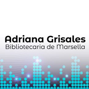 Gráfico de texto con las palabras Adriana Grisales, Bibliotecaria de Marsella, y 14 estaciones Marsella sobre un patrón de círculos azules y turquesas formando barras ecualizadoras digitales sobre un fondo degradado de blanco a gris.