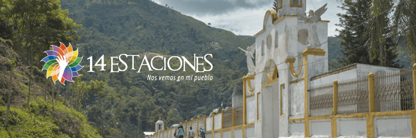 Una iglesia blanca y dorada con arcos se asienta frente a verdes colinas y árboles en Mistrató, Risaralda. A la izquierda, un colorido logo de flores y un texto que dice "14 Estaciones" y "Nos vemos en mi pueblo".