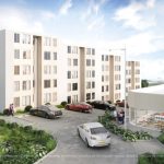 Un moderno complejo de apartamentos, Reservas de Condina, presenta edificios de cuatro plantas de color beige, varios coches aparcados y gente paseando. En primer plano hay una pequeña tienda de comestibles con grandes ventanales, rodeada de vegetación bajo un cielo parcialmente nublado.