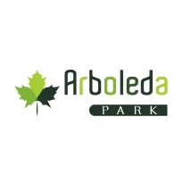 Logotipo para el Parque Arboleda con dos hojas de arce superpuestas, una verde claro y otra verde oscuro, junto a las palabras Parque Arboleda en texto moderno verde y negro, con "Parque" resaltado en un recuadro verde oscuro. Perfecto para representar la identidad del Parque Arboleda.