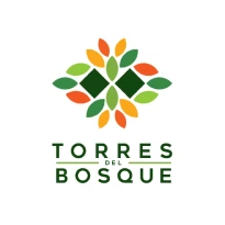 Un diseño simétrico de hojas en verde, naranja y amarillo se sitúa sobre el texto "Torres del Bosque" en letras mayúsculas de color verde intenso, con "del" elegantemente centrado entre dos líneas verdes horizontales. Perfecto para representar el encanto natural de Torres del Bosque.