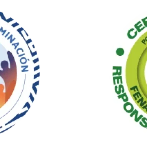 Dos logotipos de certificación: uno con figuras humanas de colores y el texto Sello de No Discriminación, y otro con una marca de verificación verde y el texto "Certificado Responsabilidad Social" en la Biblioteca Pública Hugo Ángel Jaramillo.