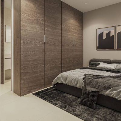 Dormitorio moderno con cama oscura, ropa de cama gris, alfombra negra y grandes armarios de madera; cuadros abstractos en la pared añaden estilo a este espacio reservado. Una puerta conduce a la zona de comedor con mesa y sillas, que ofrece vistas que recuerdan a las lejanas Serranías.