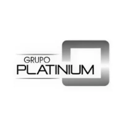 Logotipo para el Grupo Platinium, con las palabras GRUPO PLATINIUM en una moderna fuente negra junto a un diseño brillante, metálico y cuadrado con efecto degradado. Su aspecto elegante refleja profesionalidad y sofisticación en Riveras del Otún.